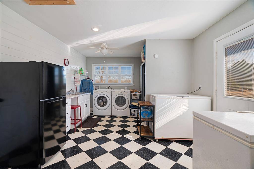 8413 Farm Road 195, Bagwell, TX 75412