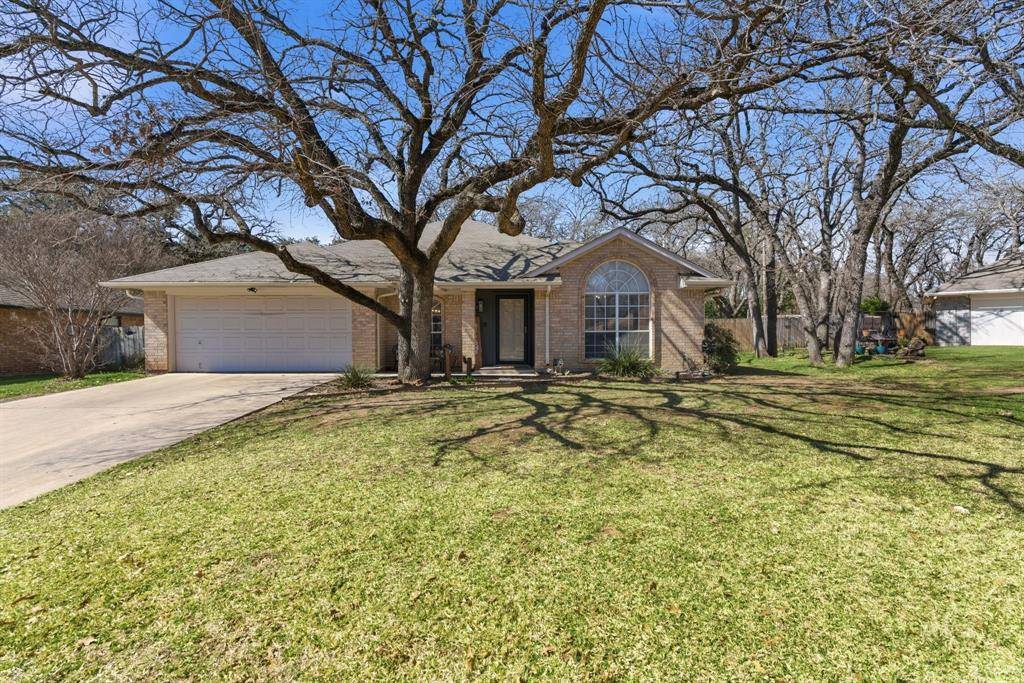 945 Lake Ridge Drive, Azle, TX 76020