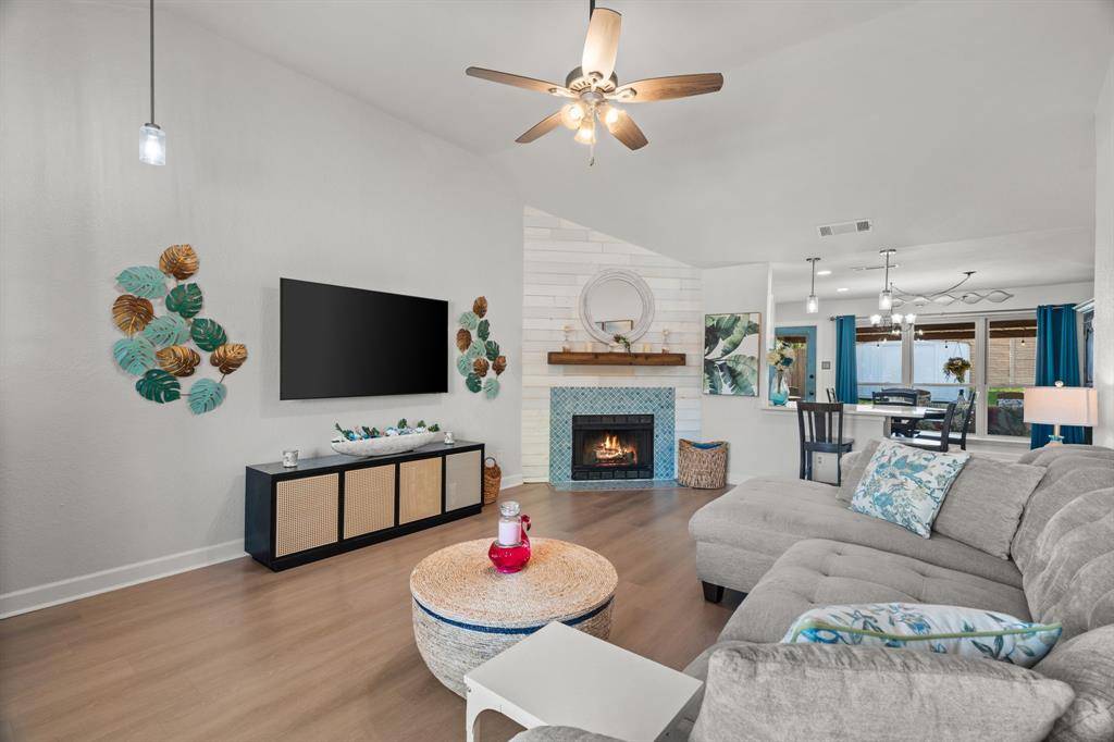 819 Blessing Creek Drive, Euless, TX 76039