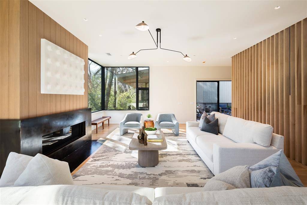 3503 Edgewater Street, Dallas, TX 75205