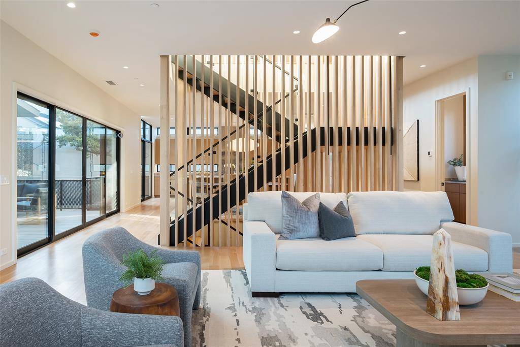 3503 Edgewater Street, Dallas, TX 75205