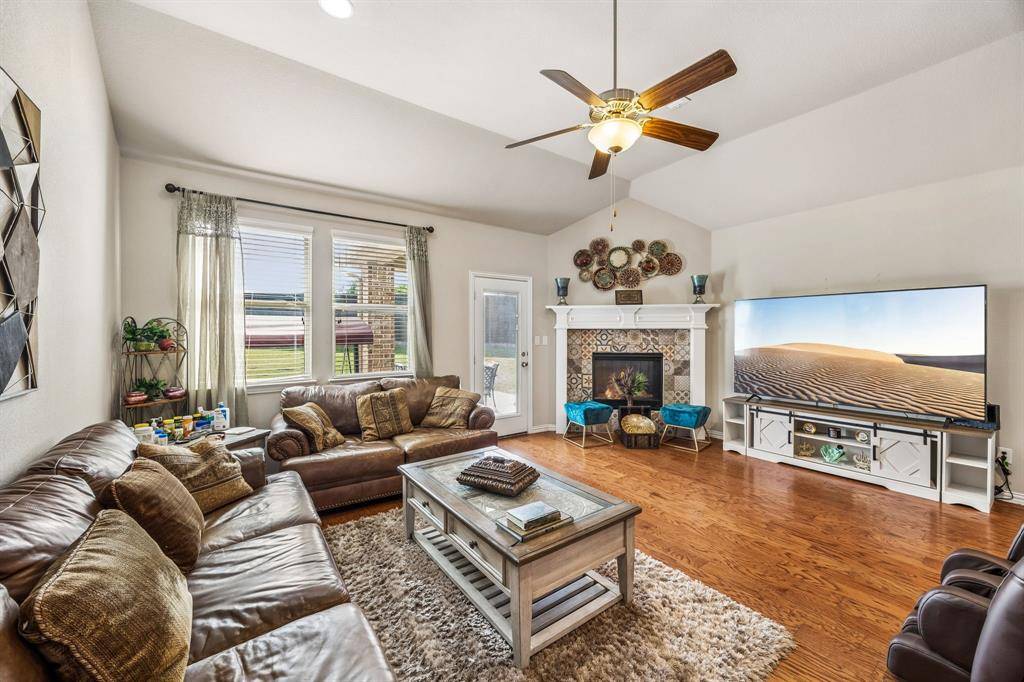 8004 Larch Lane, Fort Worth, TX 76131