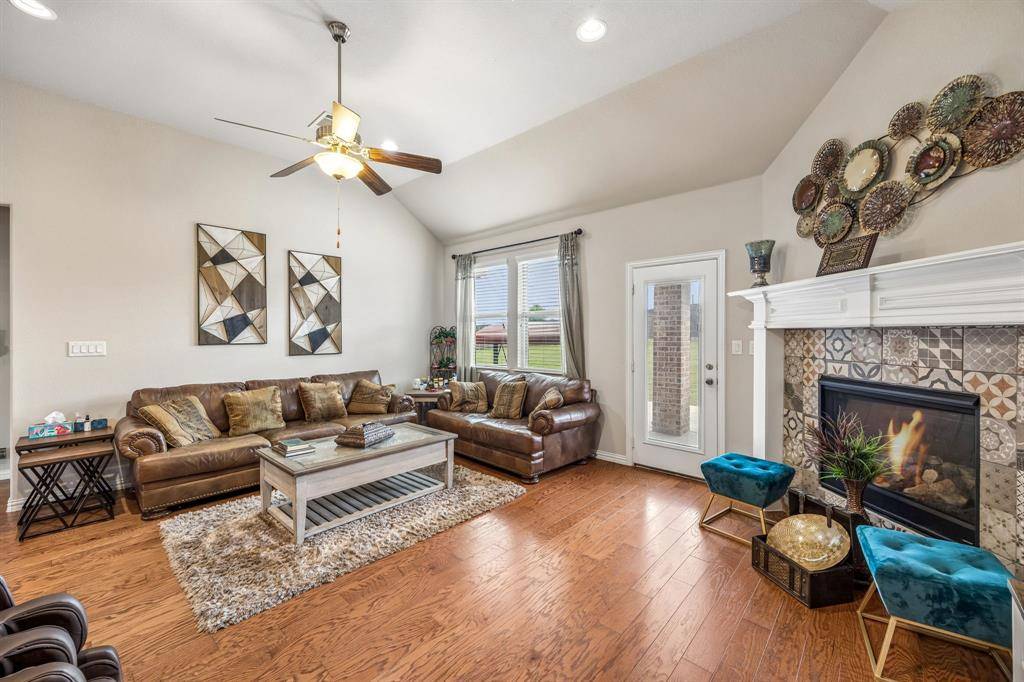 8004 Larch Lane, Fort Worth, TX 76131