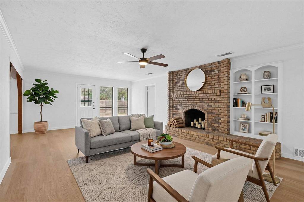 213 Gregory Drive, Desoto, TX 75115