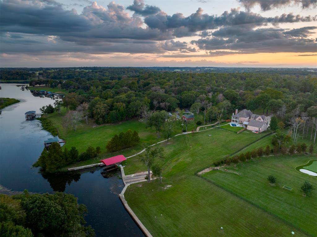 2001 Rose Pointe, Athens, TX 75752