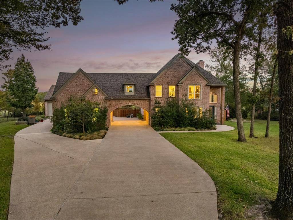 2001 Rose Pointe, Athens, TX 75752
