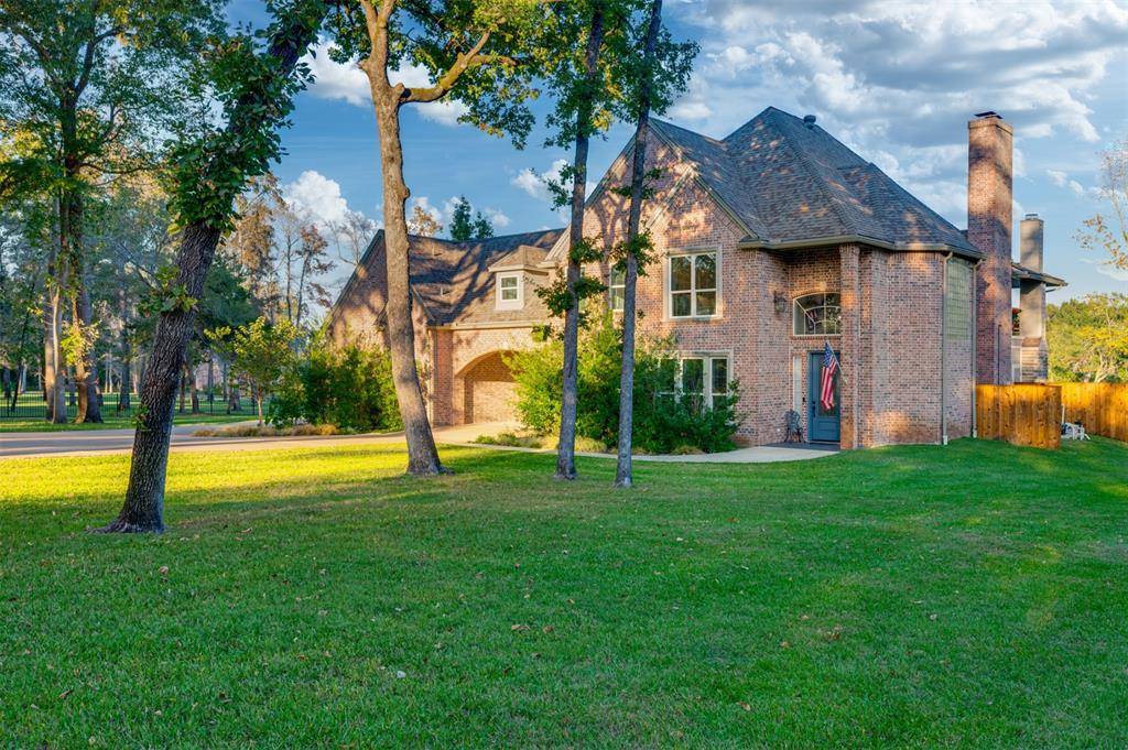 2001 Rose Pointe, Athens, TX 75752