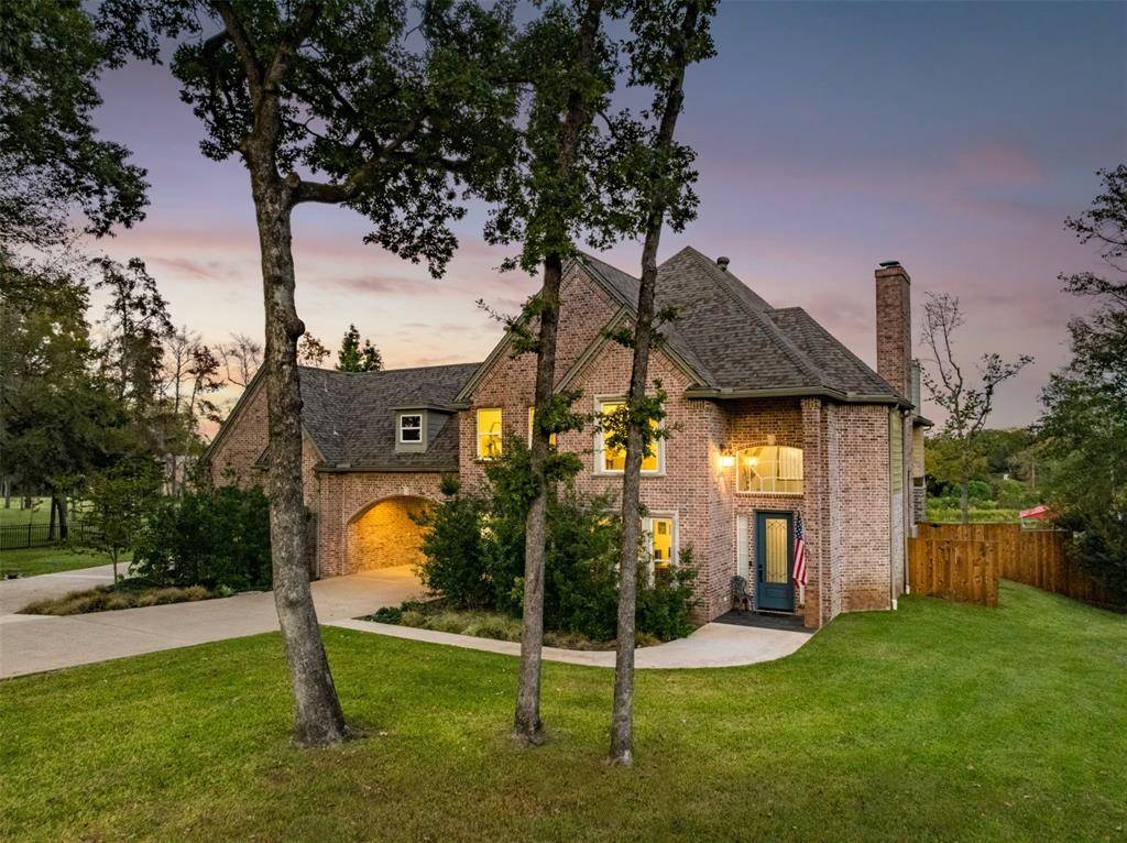 2001 Rose Pointe, Athens, TX 75752