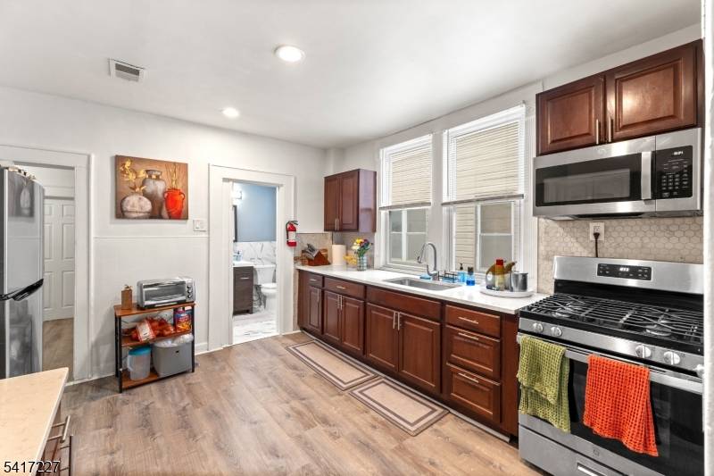 92 S Devine St, Newark City, NJ 07106