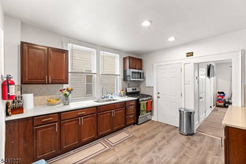 92 S Devine St, Newark City, NJ 07106