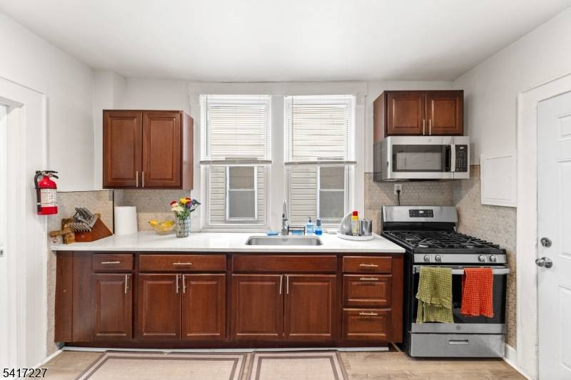 92 S Devine St, Newark City, NJ 07106