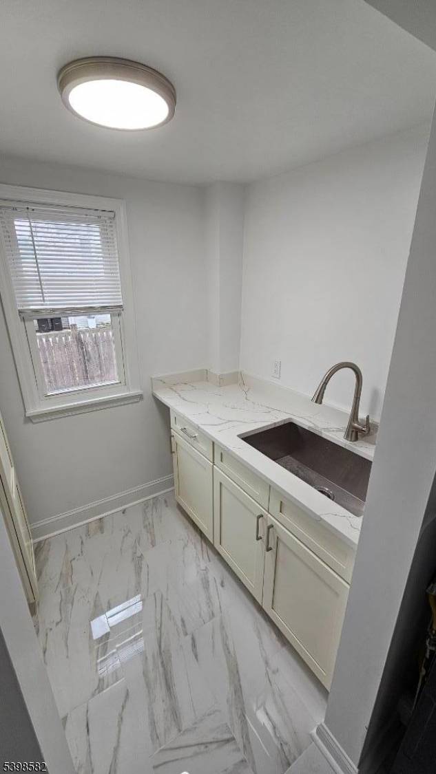 5 Jefferson St, Newton Town, NJ 07860