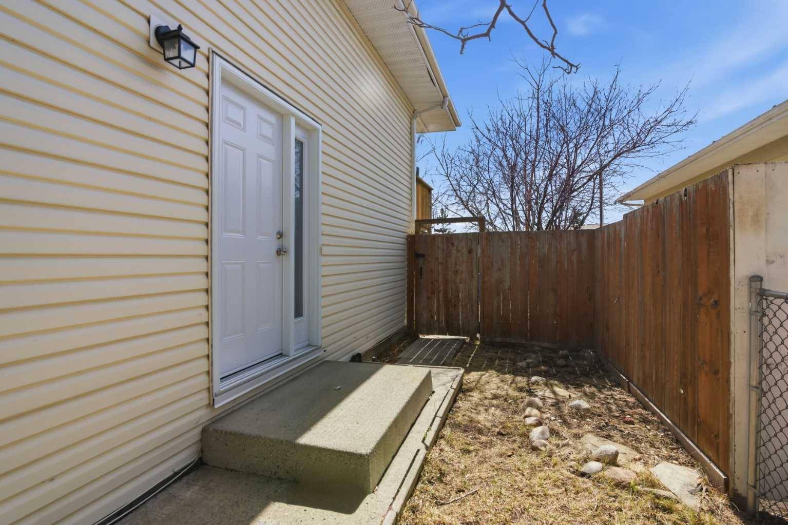 6333 24th AVE NE, Calgary, AB T1Y2C5