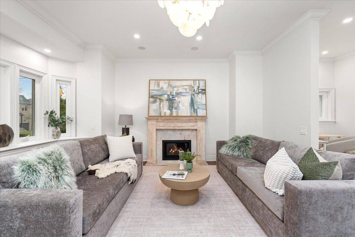 497 Broadway AVE, Toronto C11, ON M4G 2R7