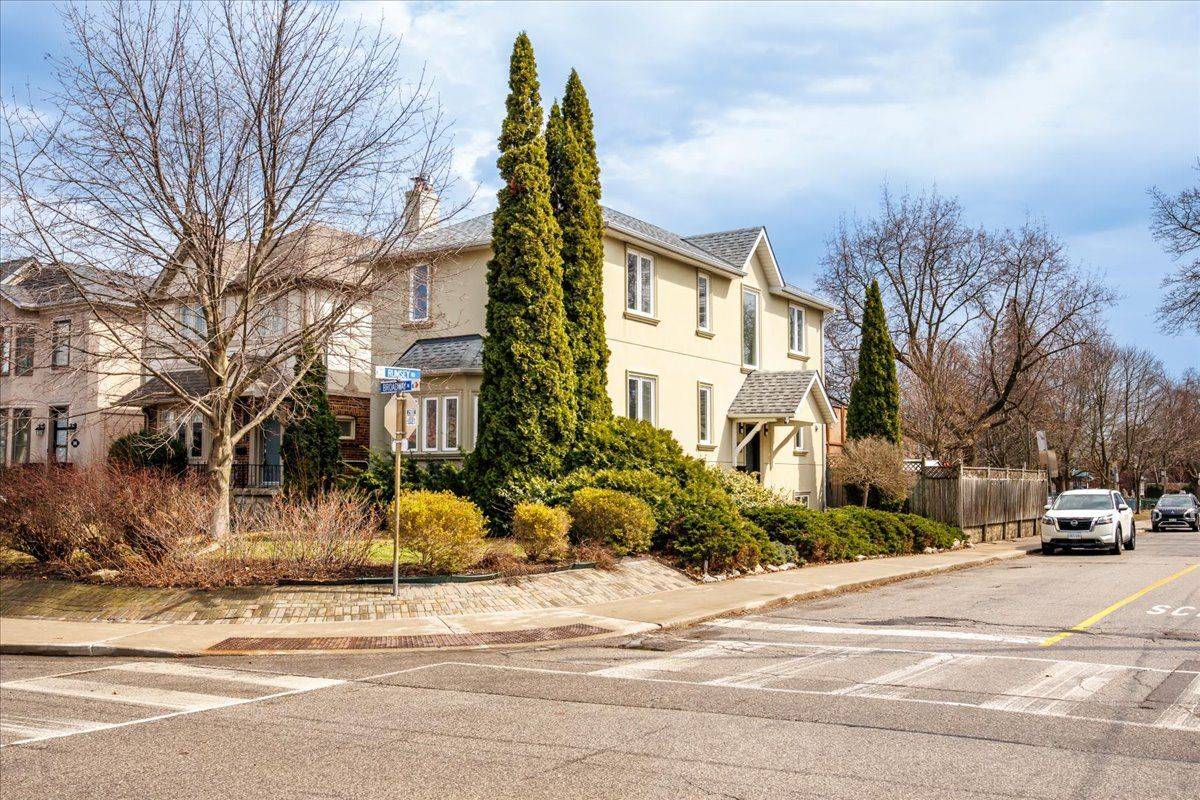 497 Broadway AVE, Toronto C11, ON M4G 2R7