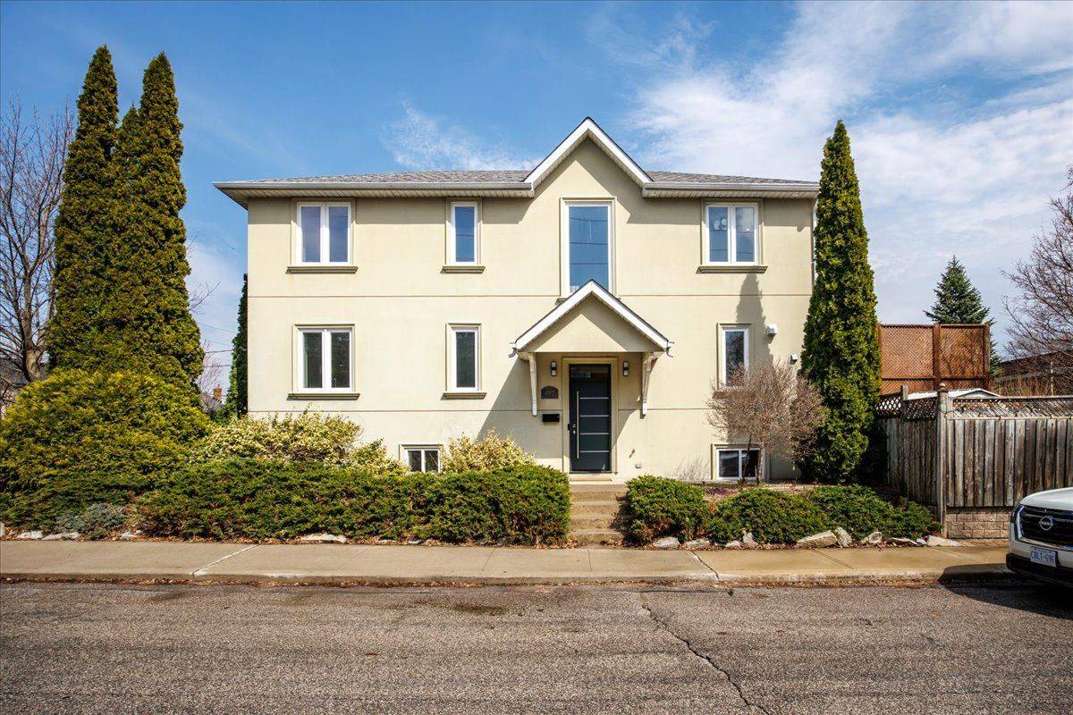 497 Broadway AVE, Toronto C11, ON M4G 2R7