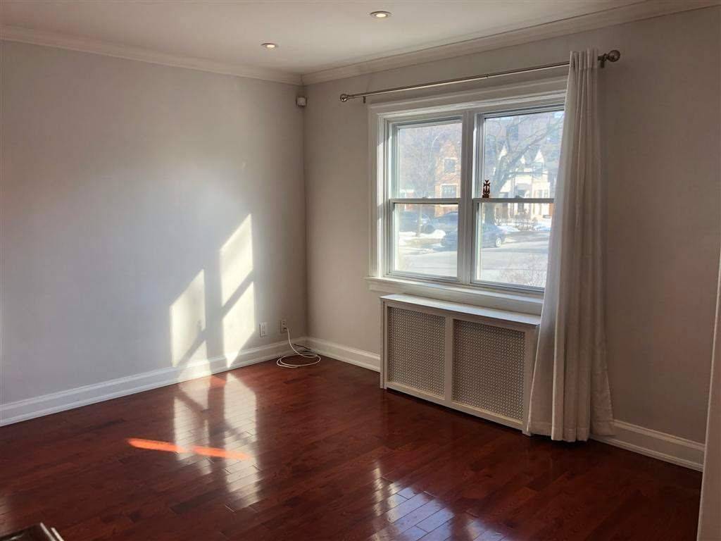 40 Crofton RD, Toronto C11, ON M4G 2B4