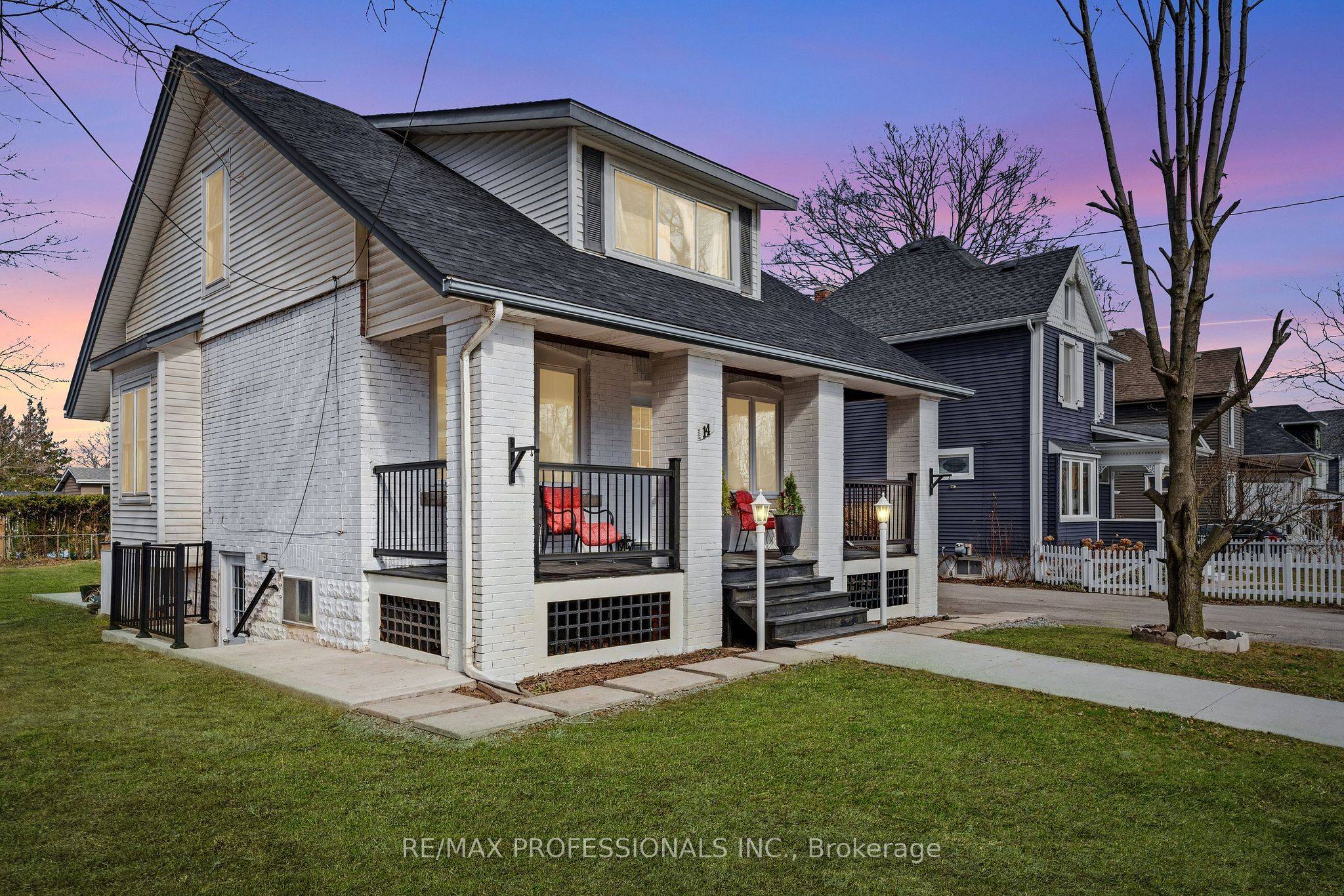 14 Kidd AVE, Grimsby, ON L3M 3S3