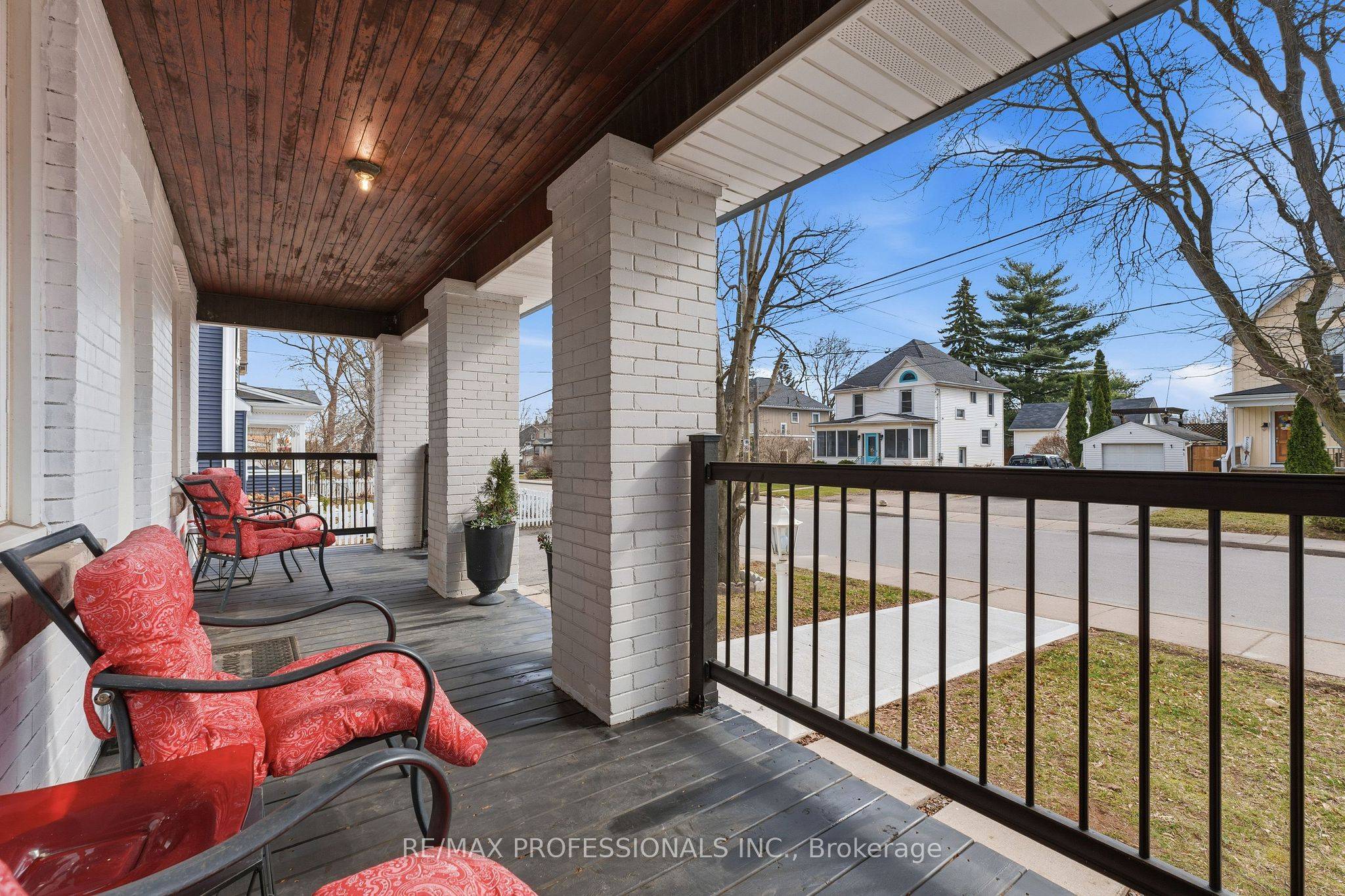 14 Kidd AVE, Grimsby, ON L3M 3S3