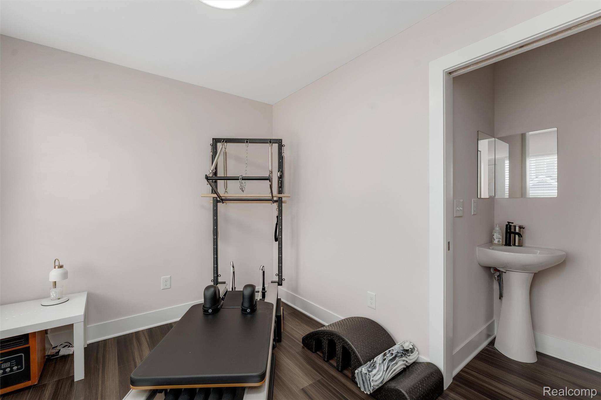 2934 Artemis, Troy, MI 48085