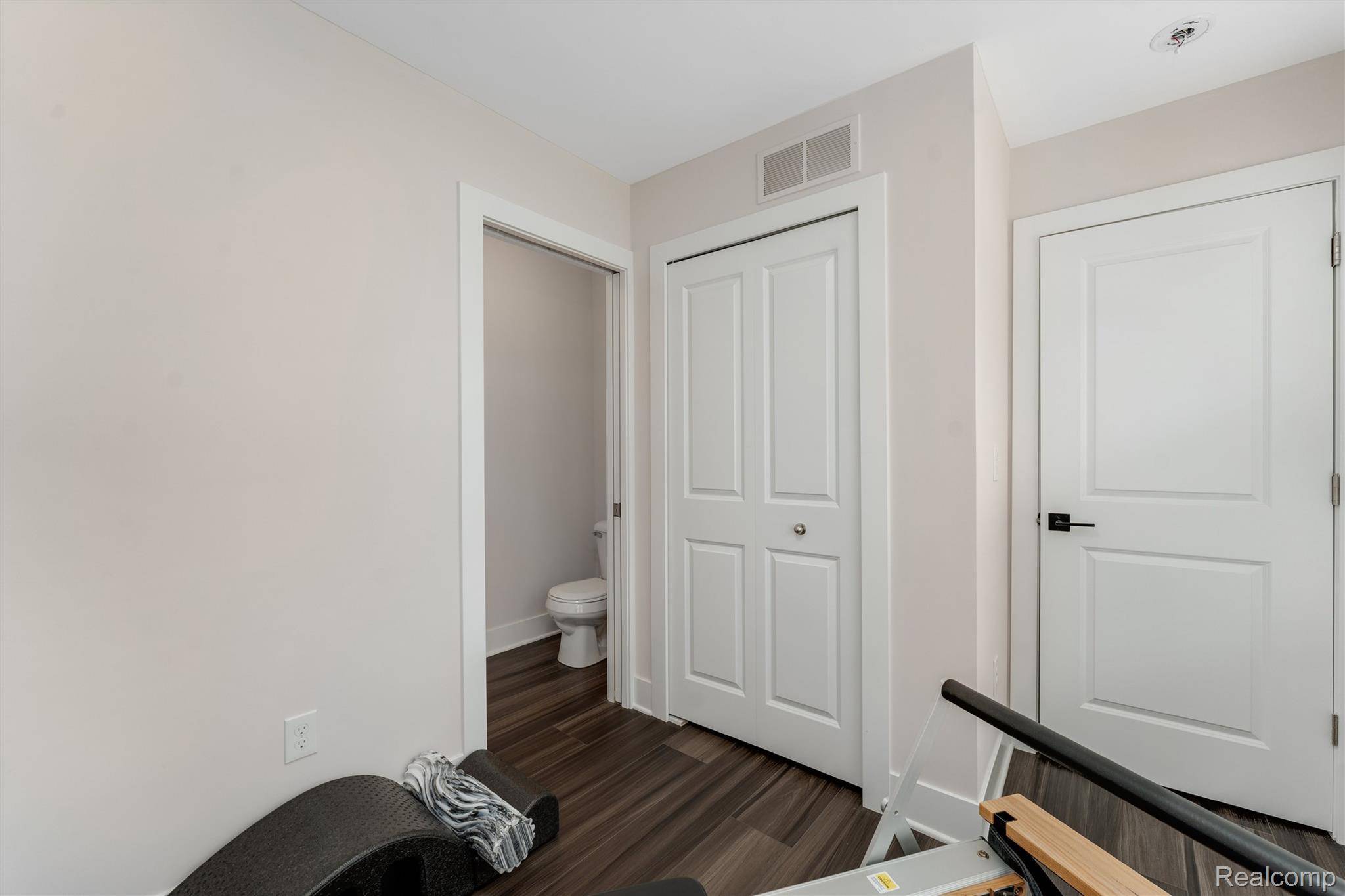 2934 Artemis, Troy, MI 48085