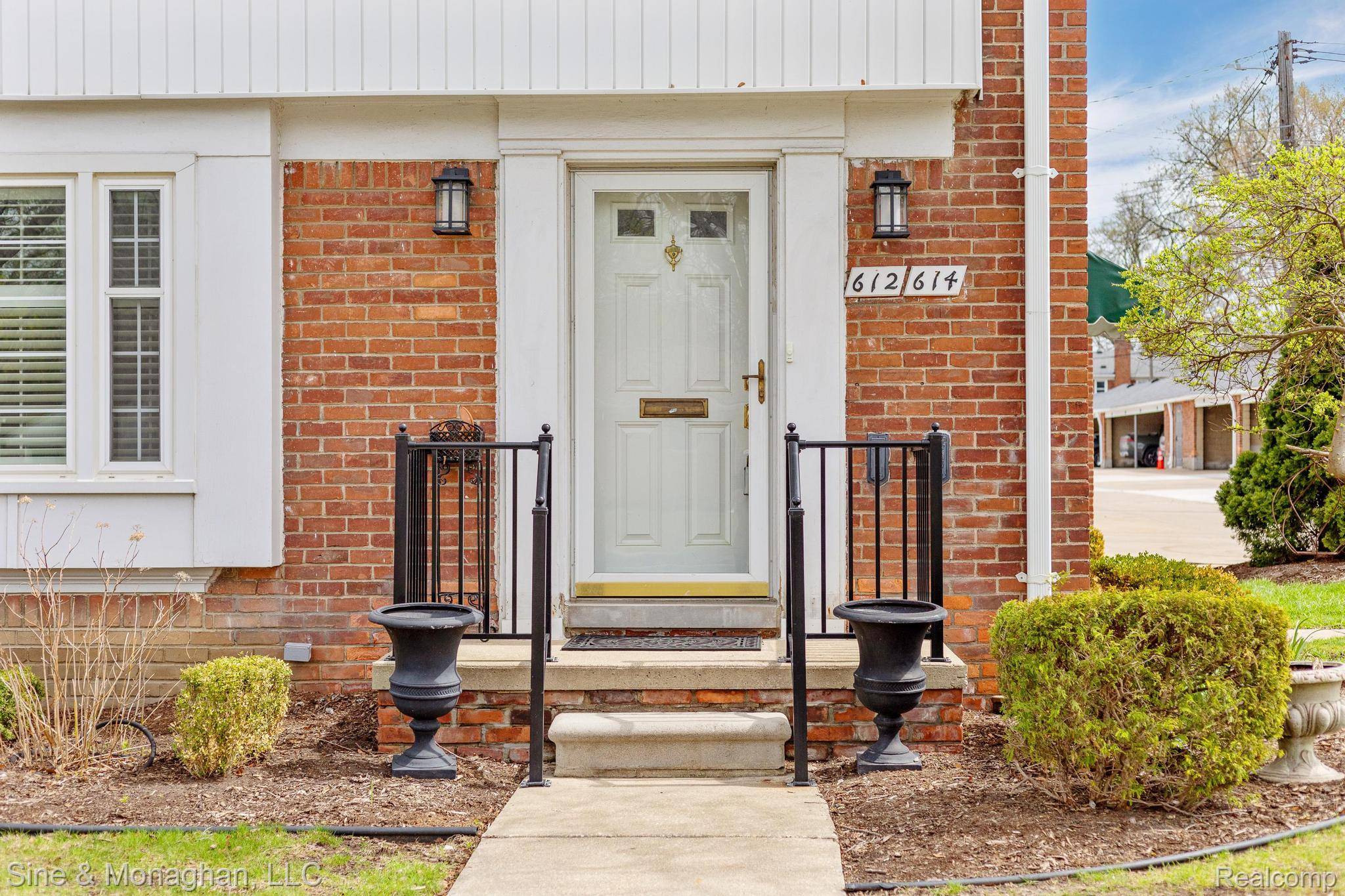 612 Cadieux RD, Grosse Pointe, MI 48230