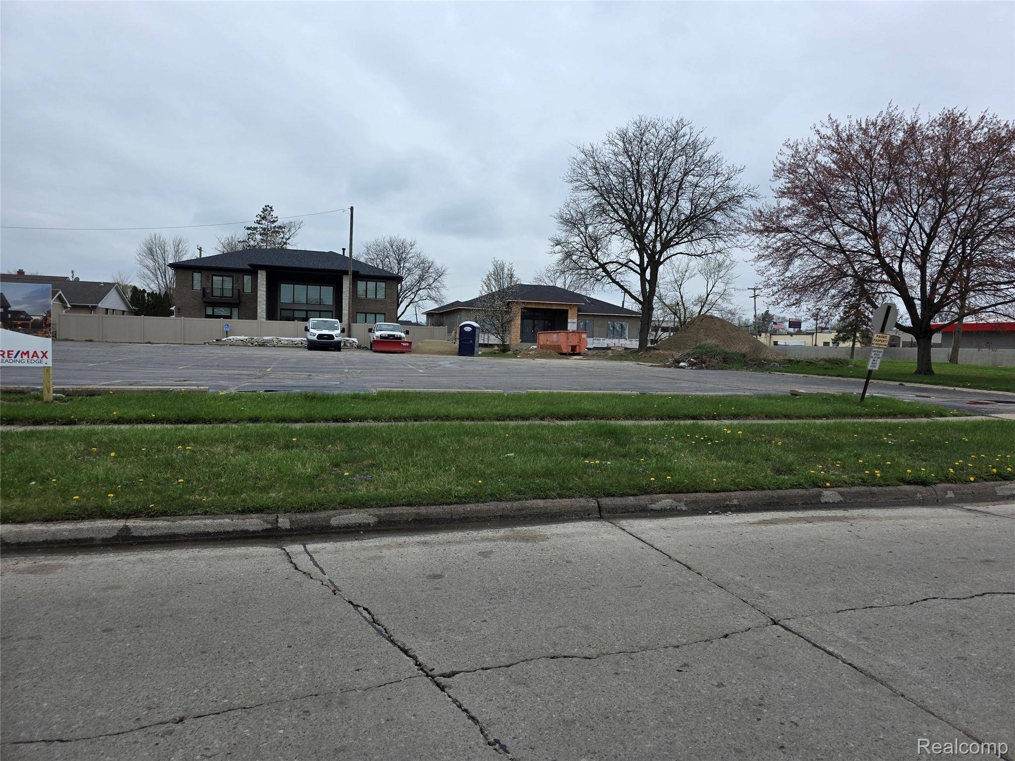 2035 Kinmore ST, Dearborn Heights, MI 48127