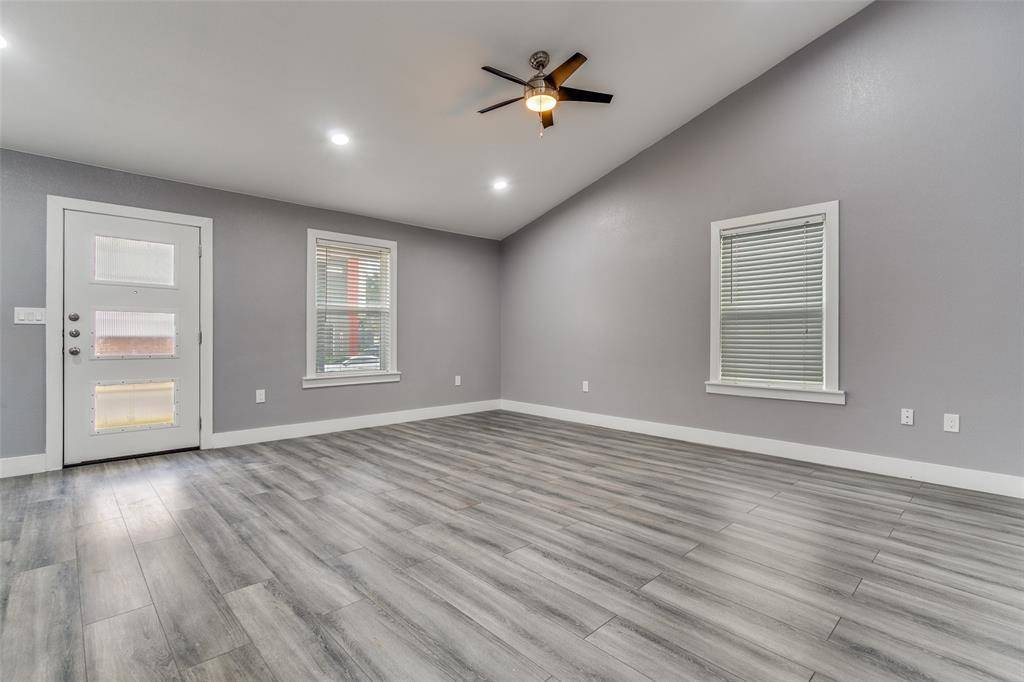 1004 Muncie Avenue, Dallas, TX 75212