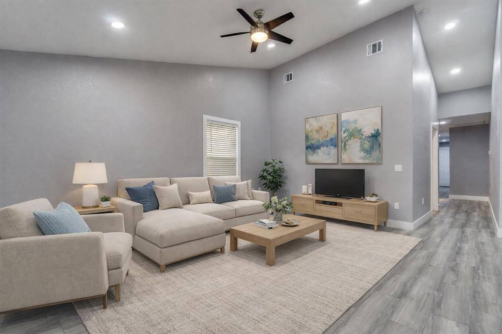 1004 Muncie Avenue, Dallas, TX 75212