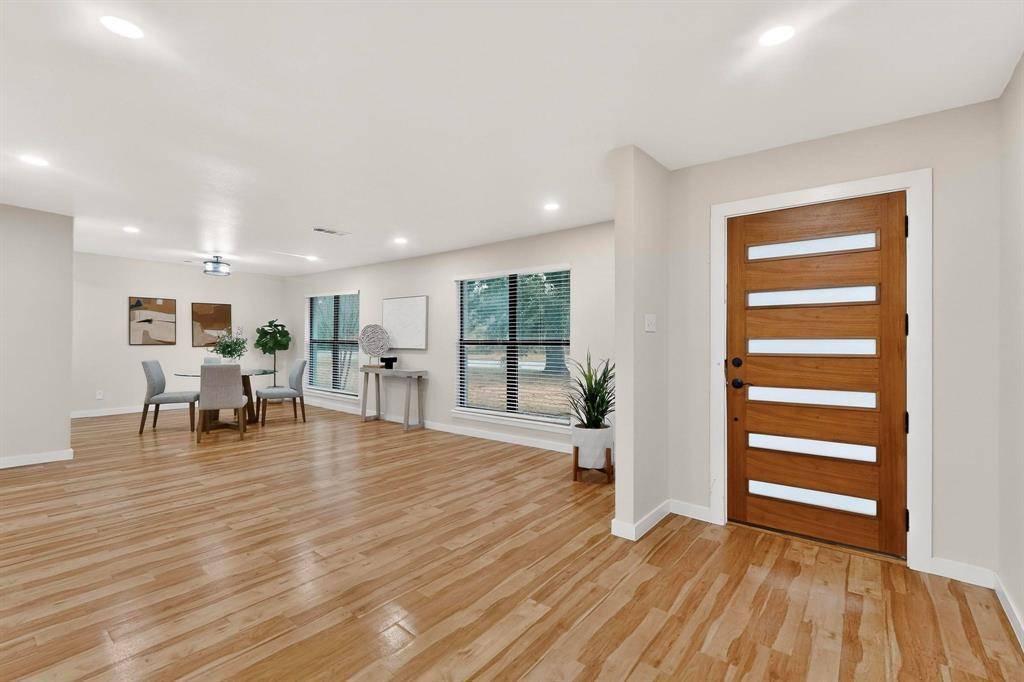 712 W Five Mile Parkway, Dallas, TX 75224