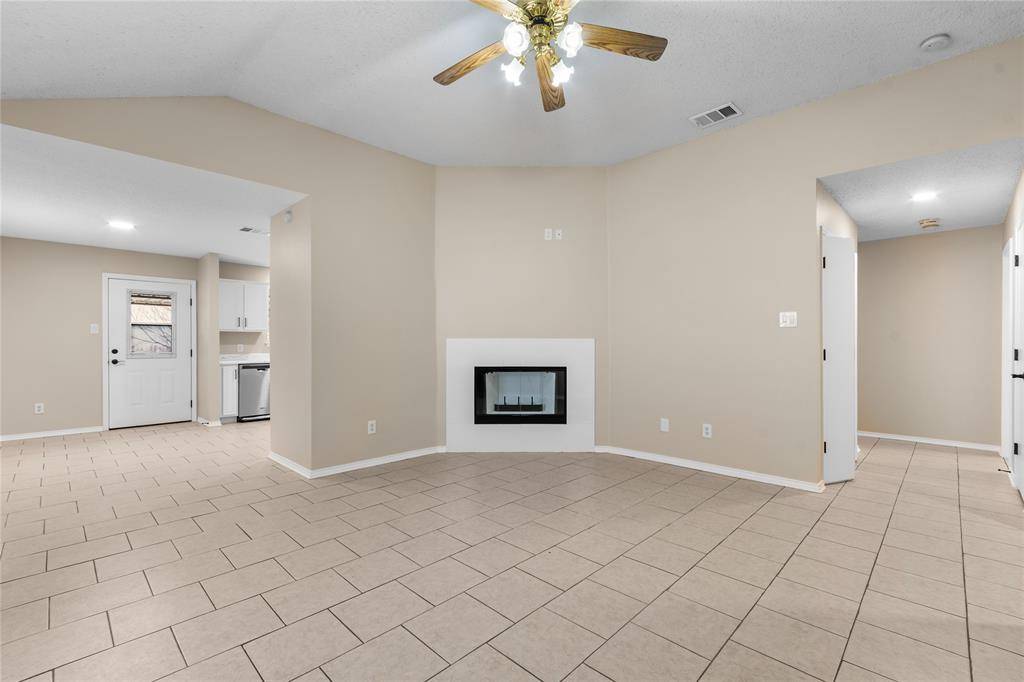 1035 N Ravinia Drive, Dallas, TX 75211