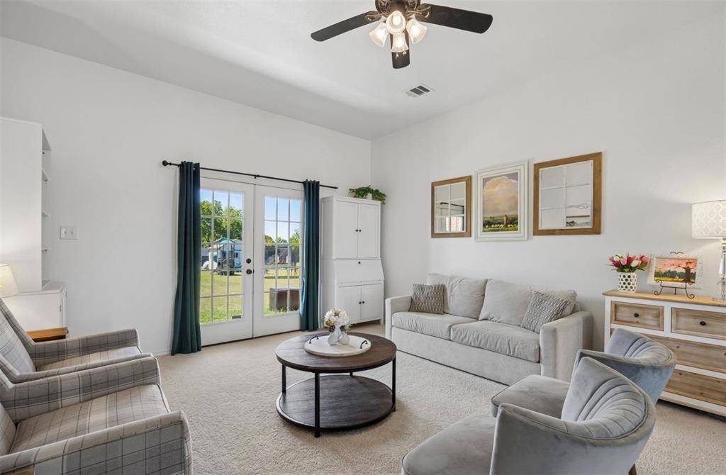 1015 Meadow Hill Drive, Lavon, TX 75166