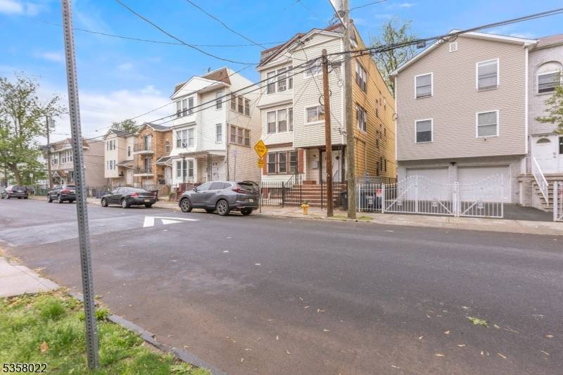 51 Schley St, Newark City, NJ 07112