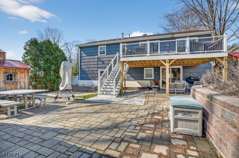 116 Star Lake Rd, Bloomingdale Boro, NJ 07403