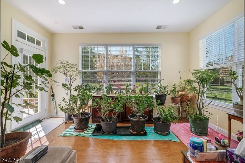 10 Ginkgo Ct, Franklin Twp., NJ 08873