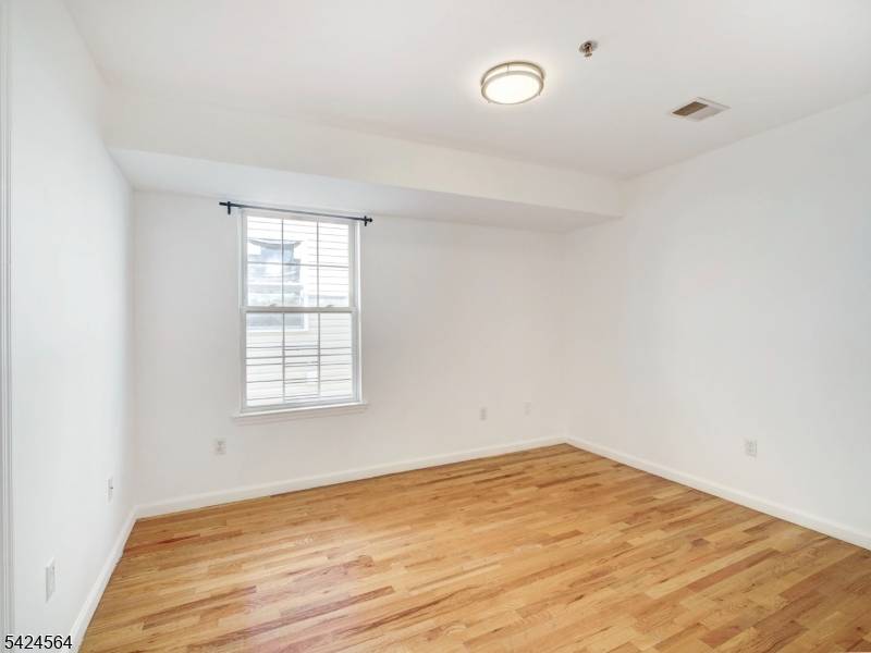 54-56 Bragaw Ave, Newark City, NJ 07112