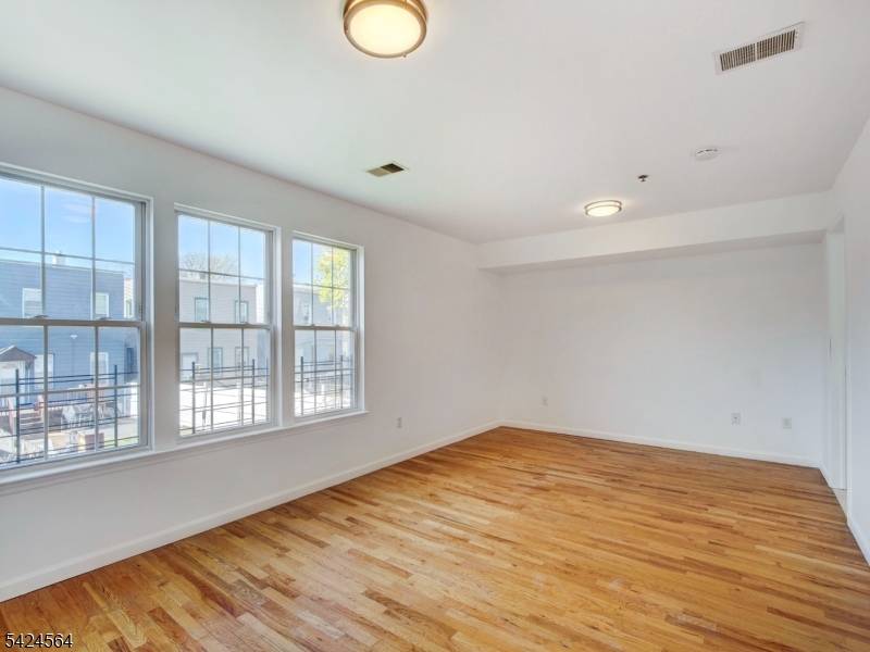 54-56 Bragaw Ave, Newark City, NJ 07112