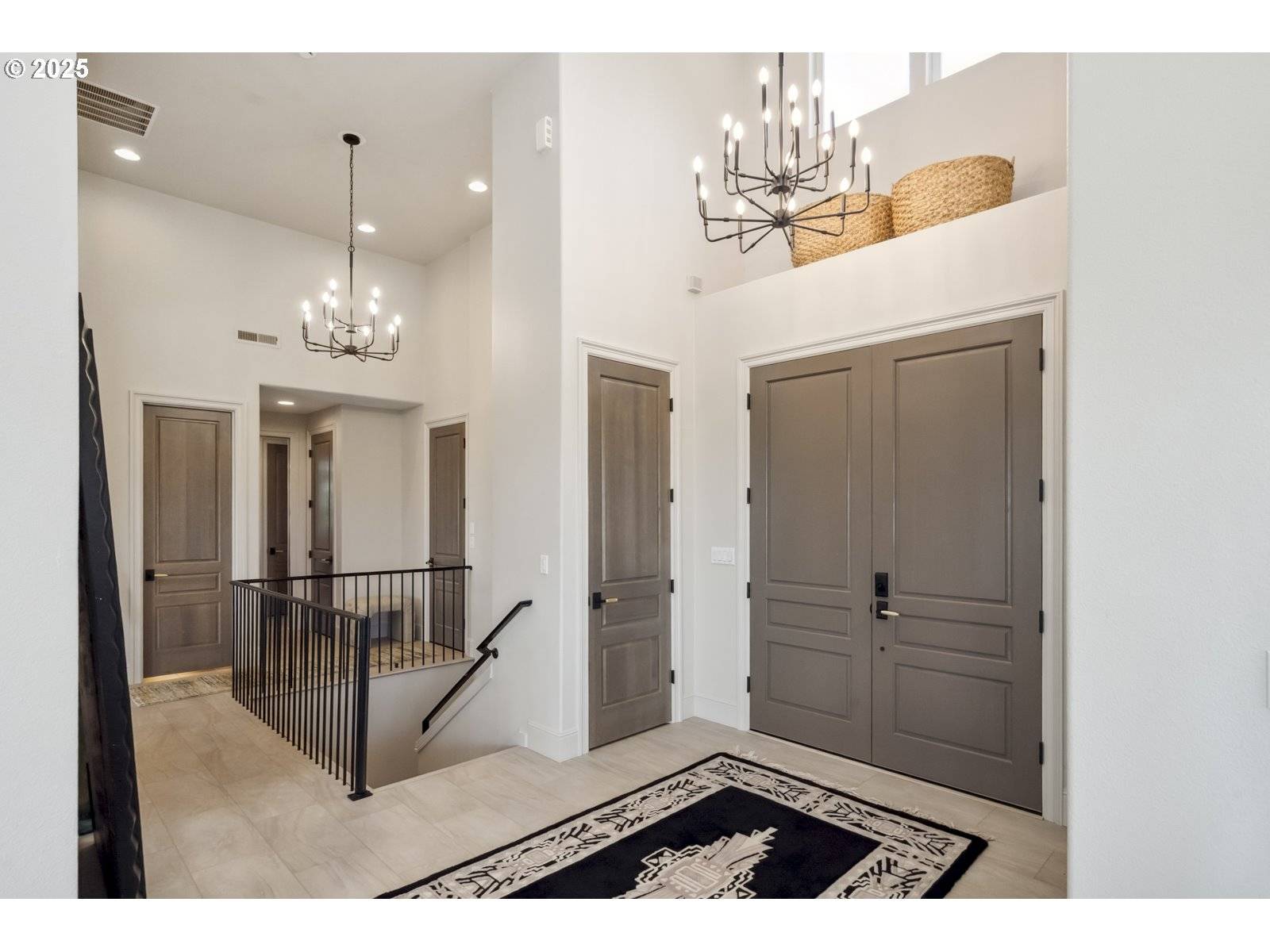 7568 S LAVIEW DR, Portland, OR 97219