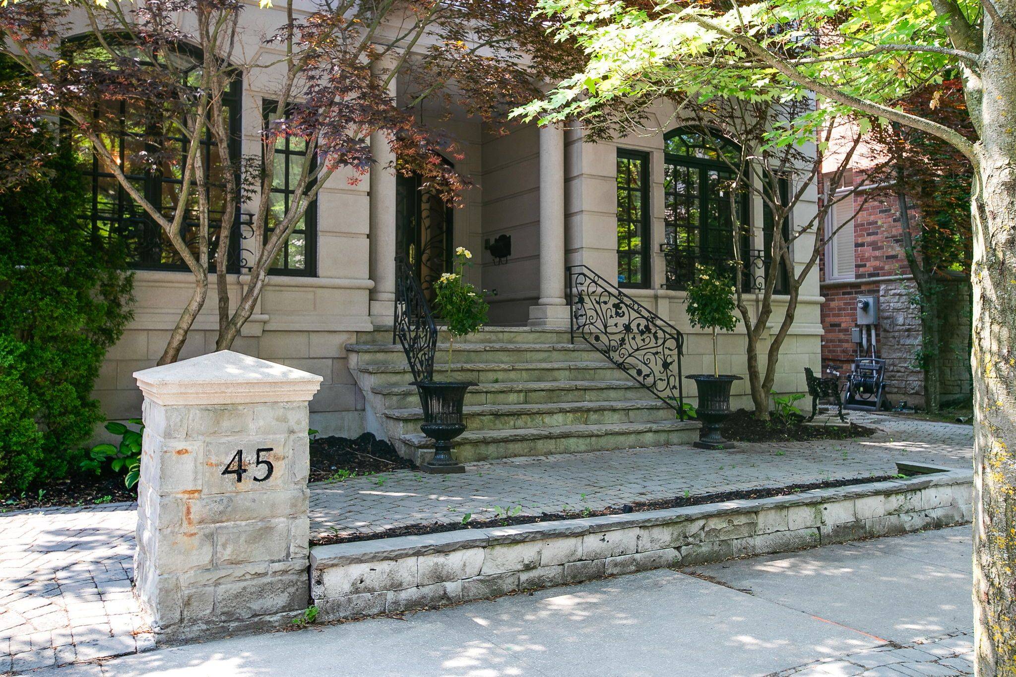 45 Mathersfield DR, Toronto C09, ON M4W 3W4