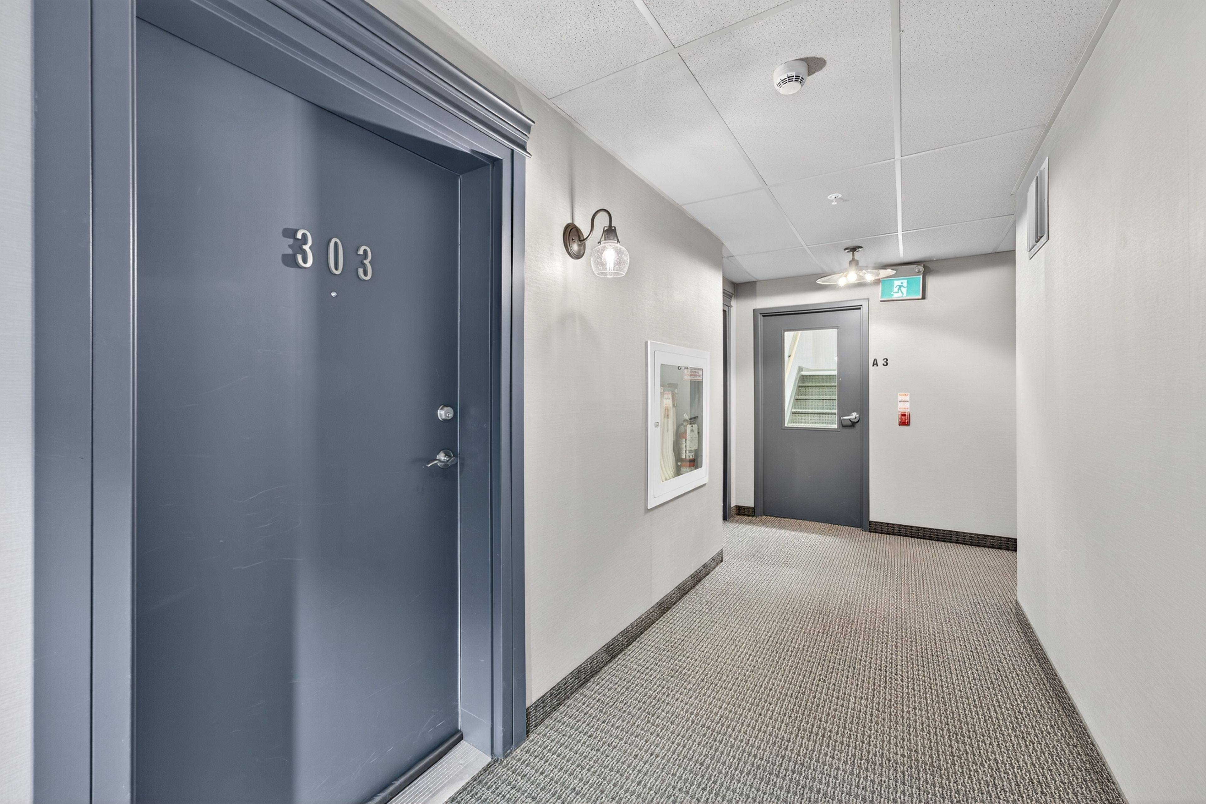 40 Ferndale DR S #303, Barrie, ON L4N 2L3