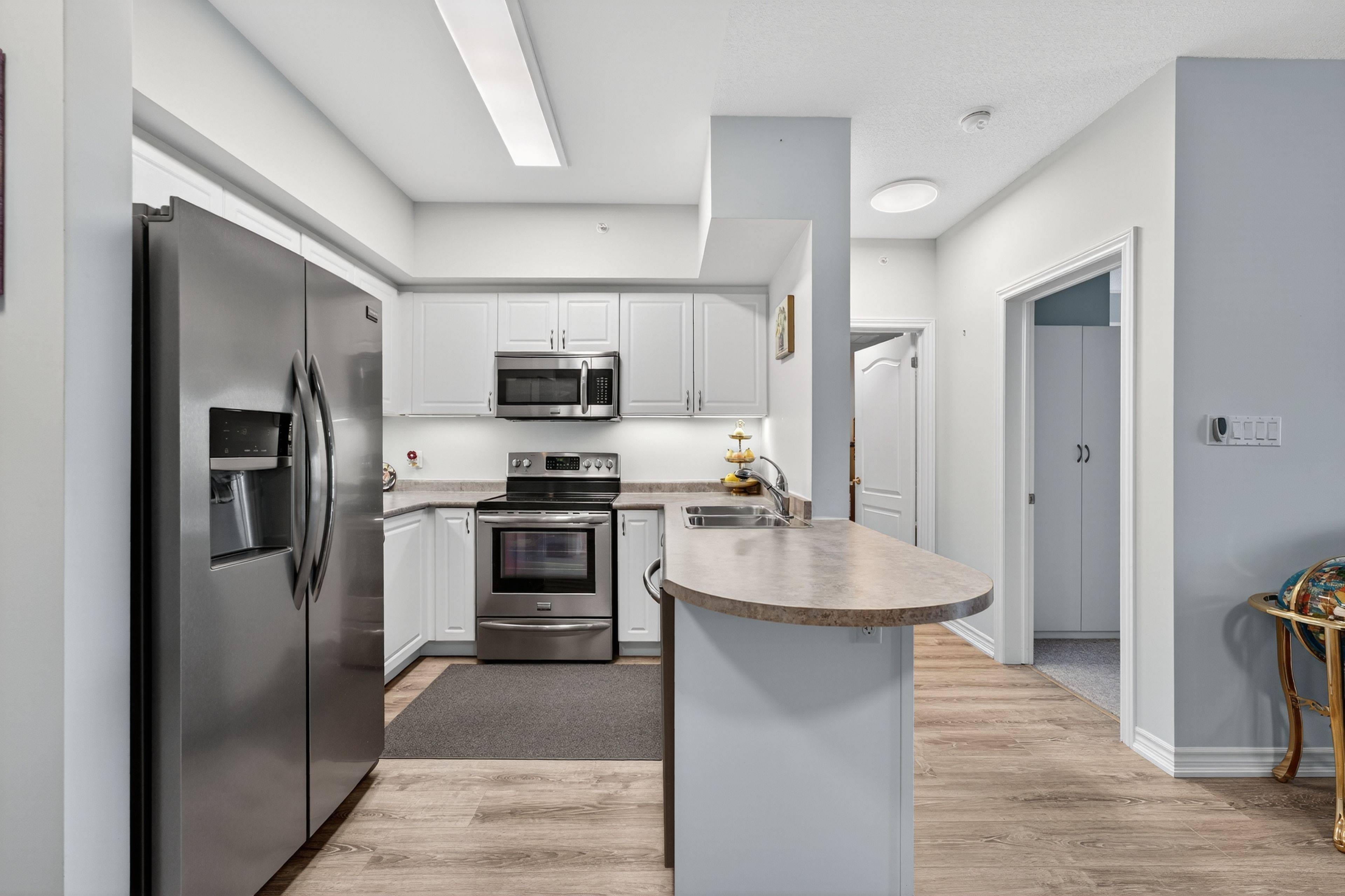 40 Ferndale DR S #303, Barrie, ON L4N 2L3