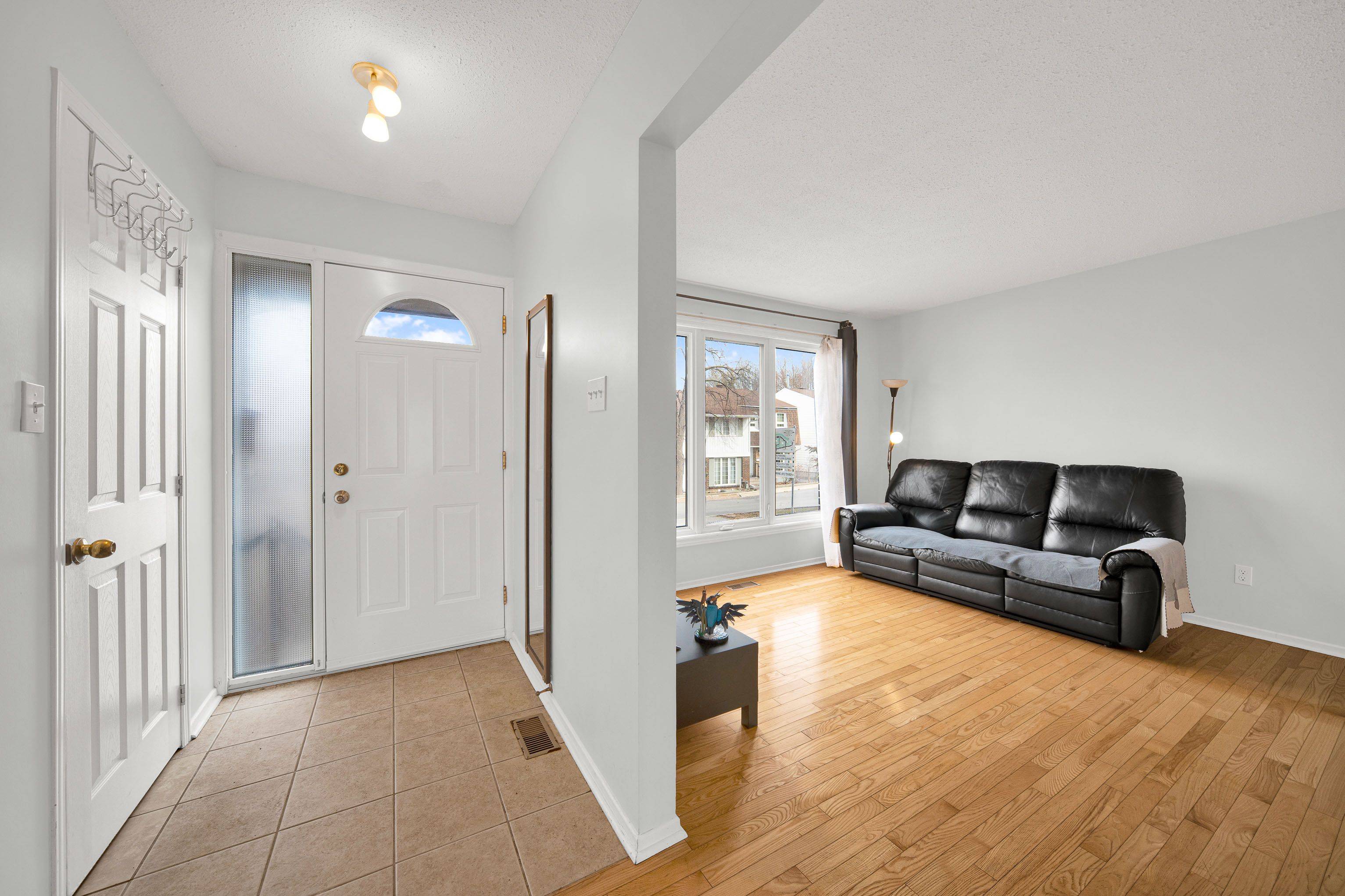 2111 Montreal RD #4, Beacon Hill North - South And Area, ON K1J 8M8