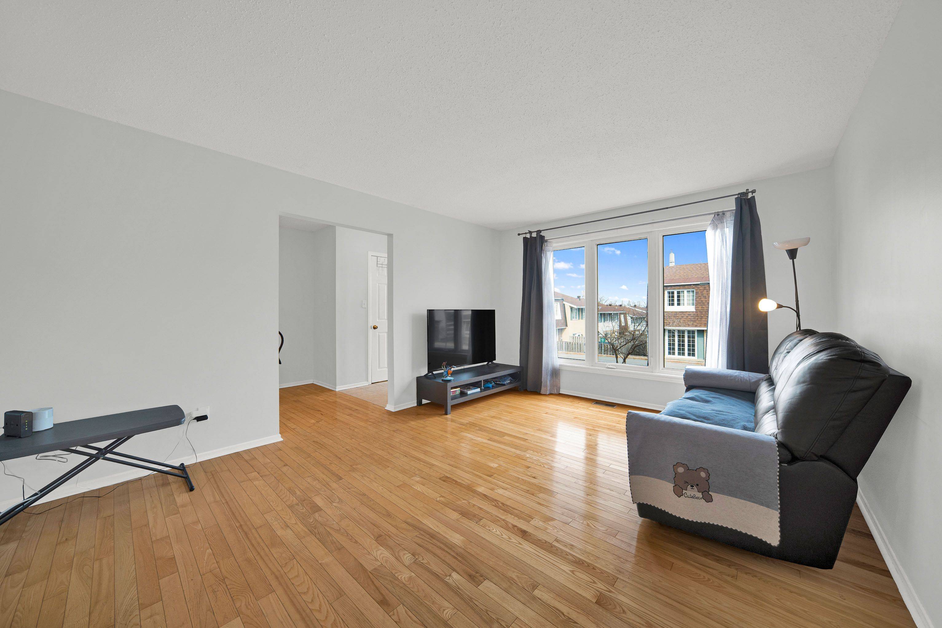 2111 Montreal RD #4, Beacon Hill North - South And Area, ON K1J 8M8