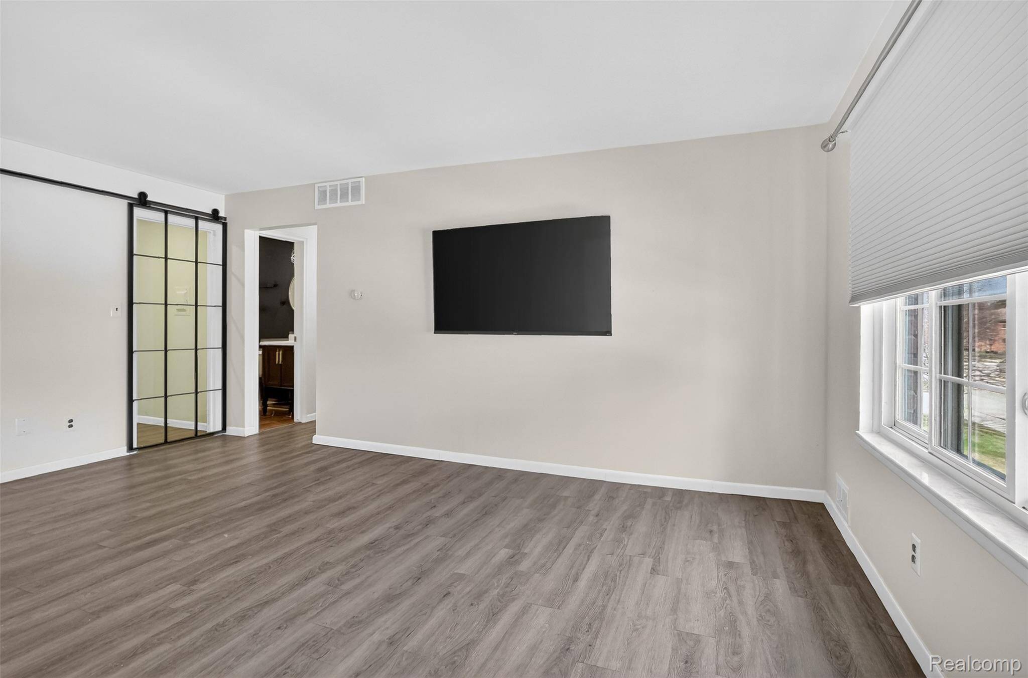 22850 E 9 Mile RD #11, St. Clair Shores, MI 48080