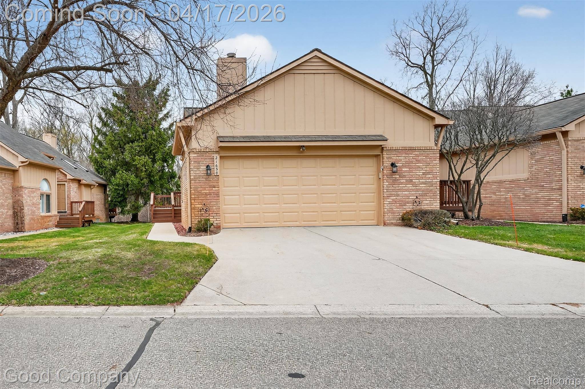 21650 River Ridge TRL, Farmington Hills, MI 48335