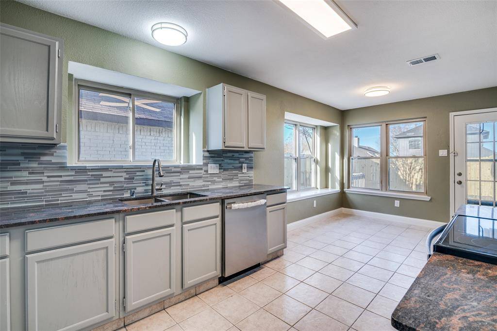 1229 Old Barn Lane, Mesquite, TX 75149