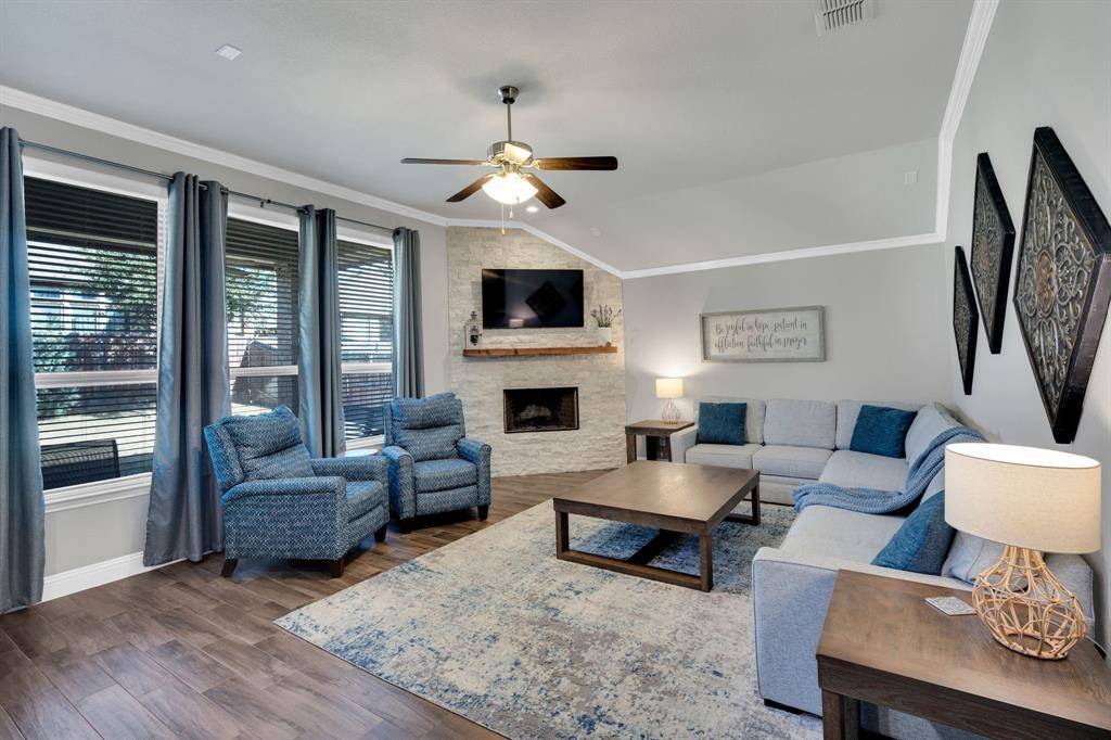 405 Ashlawn Drive, Midlothian, TX 76065