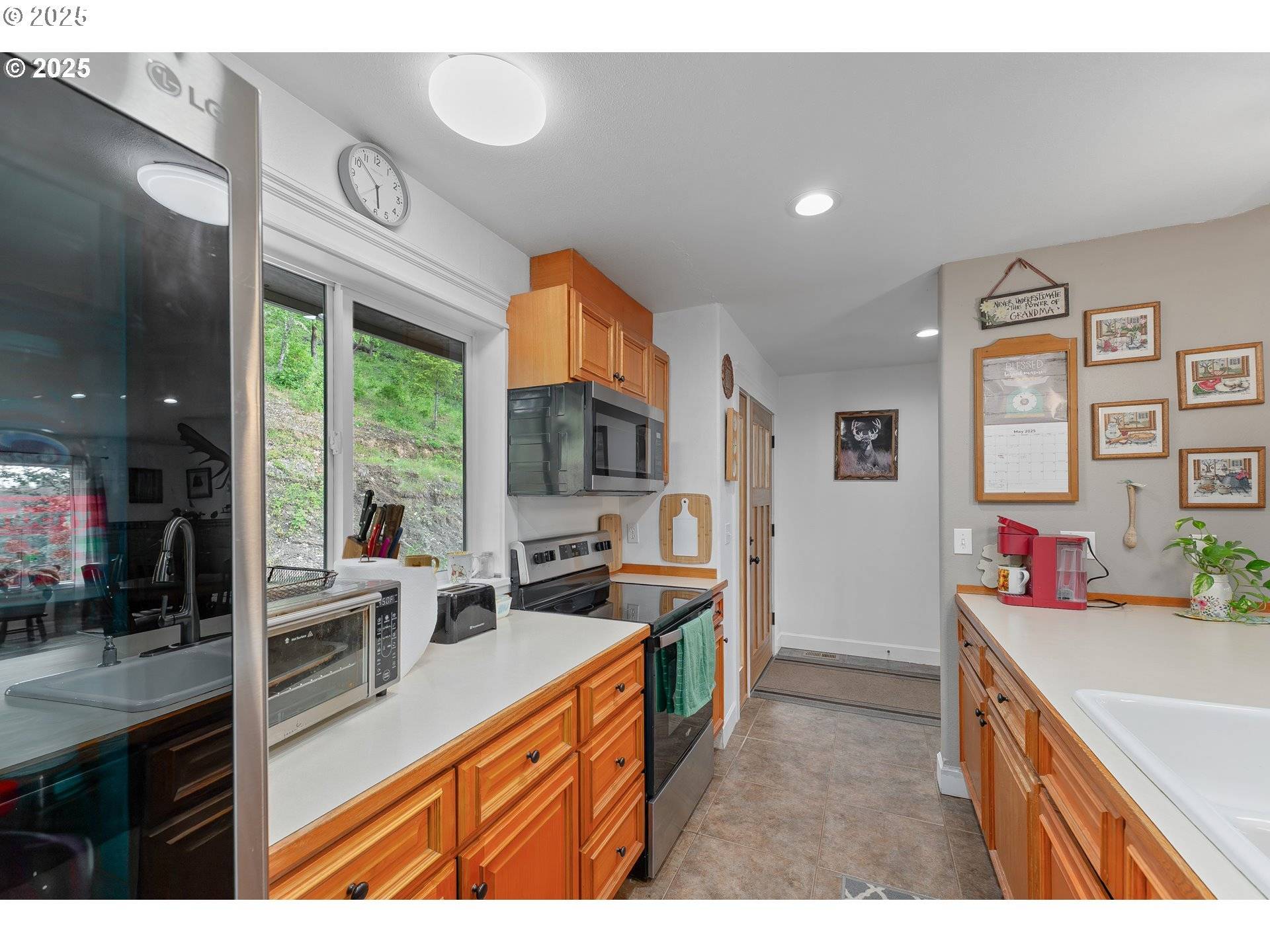 460 HUCKLEBERRY MT LN, Riddle, OR 97469