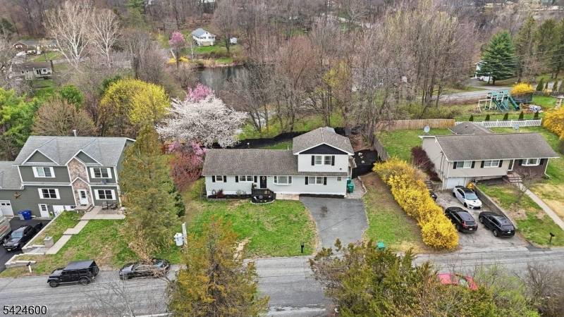 7 Jackson Ave, Vernon Twp., NJ 07462