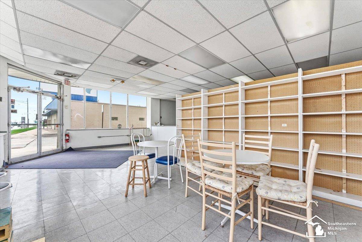 4036 Fort ST, Lincoln Park, MI 48146